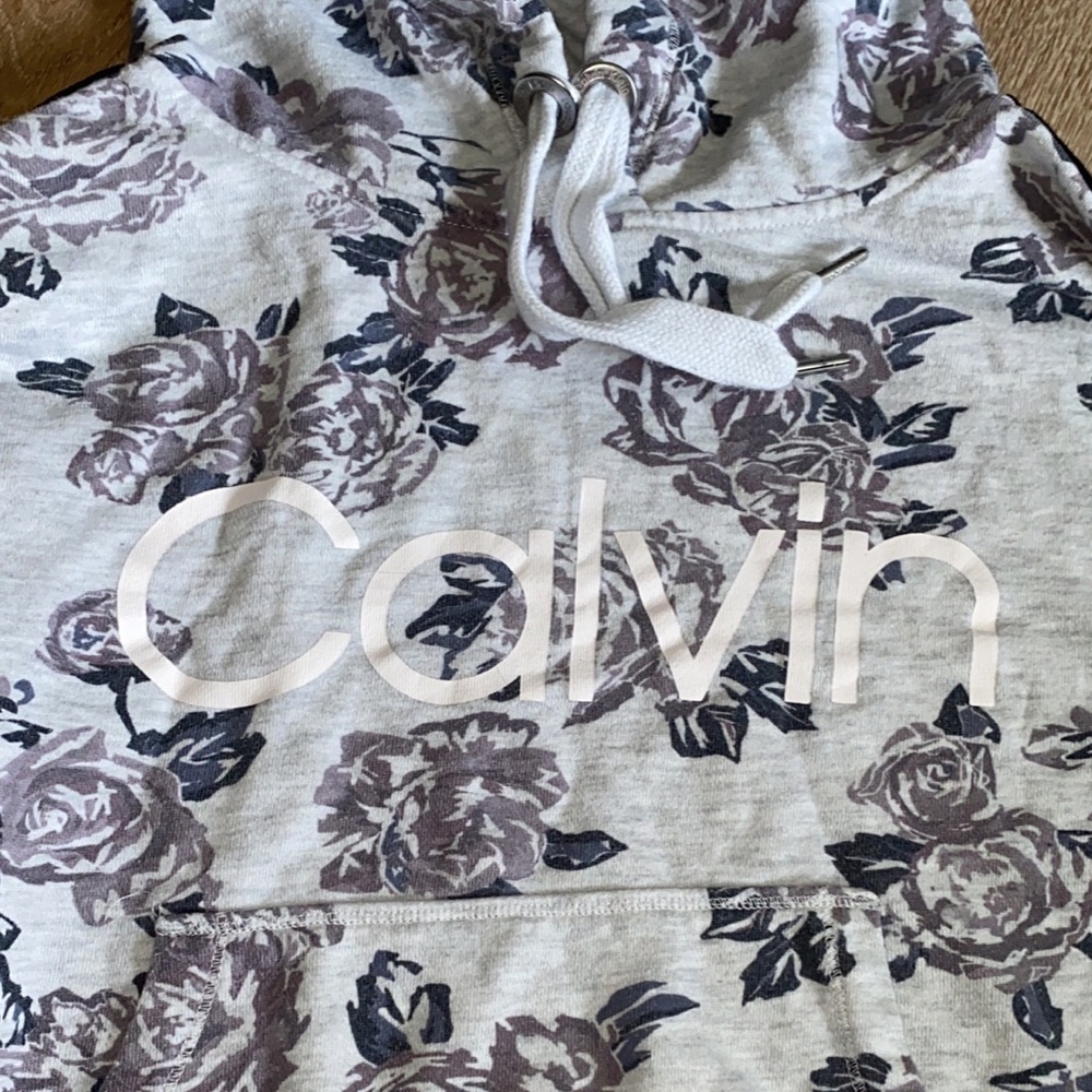 Flowered retro style hoodie!